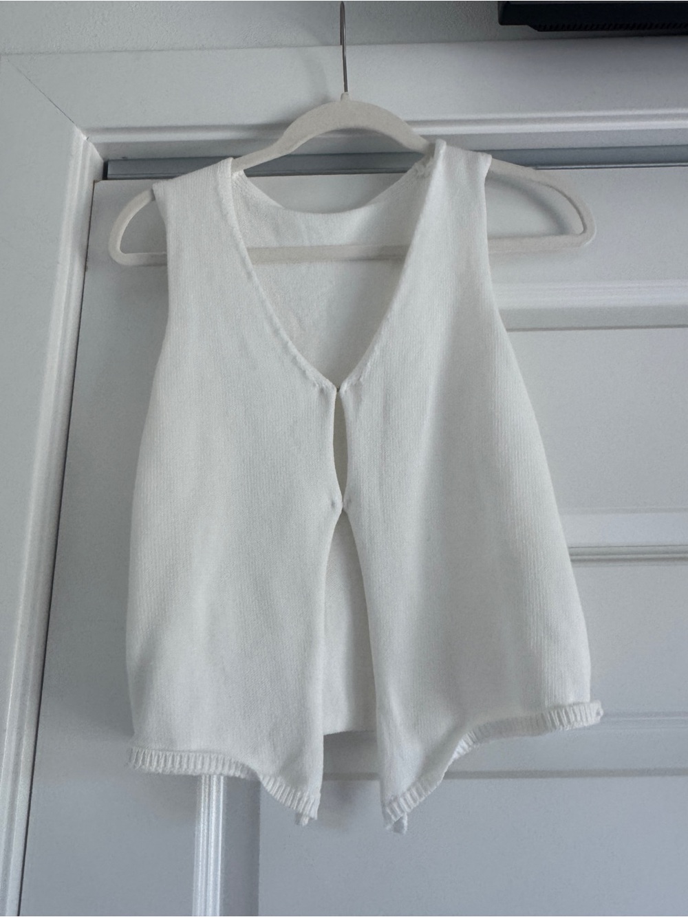 White Knit Sleeveless Cardigan Vest